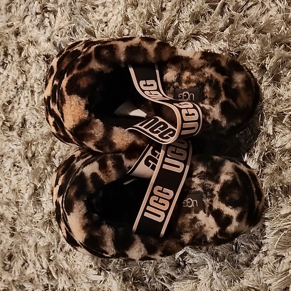 UGG fluff Yeah slides - Picture 2 of 3